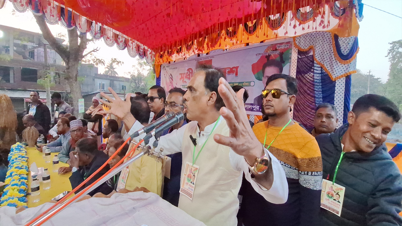 বক্তব্য রাখছেন অ্যাডভোকেট তাইফুল ইসলাম টিপু। ছবি : কালবেলা