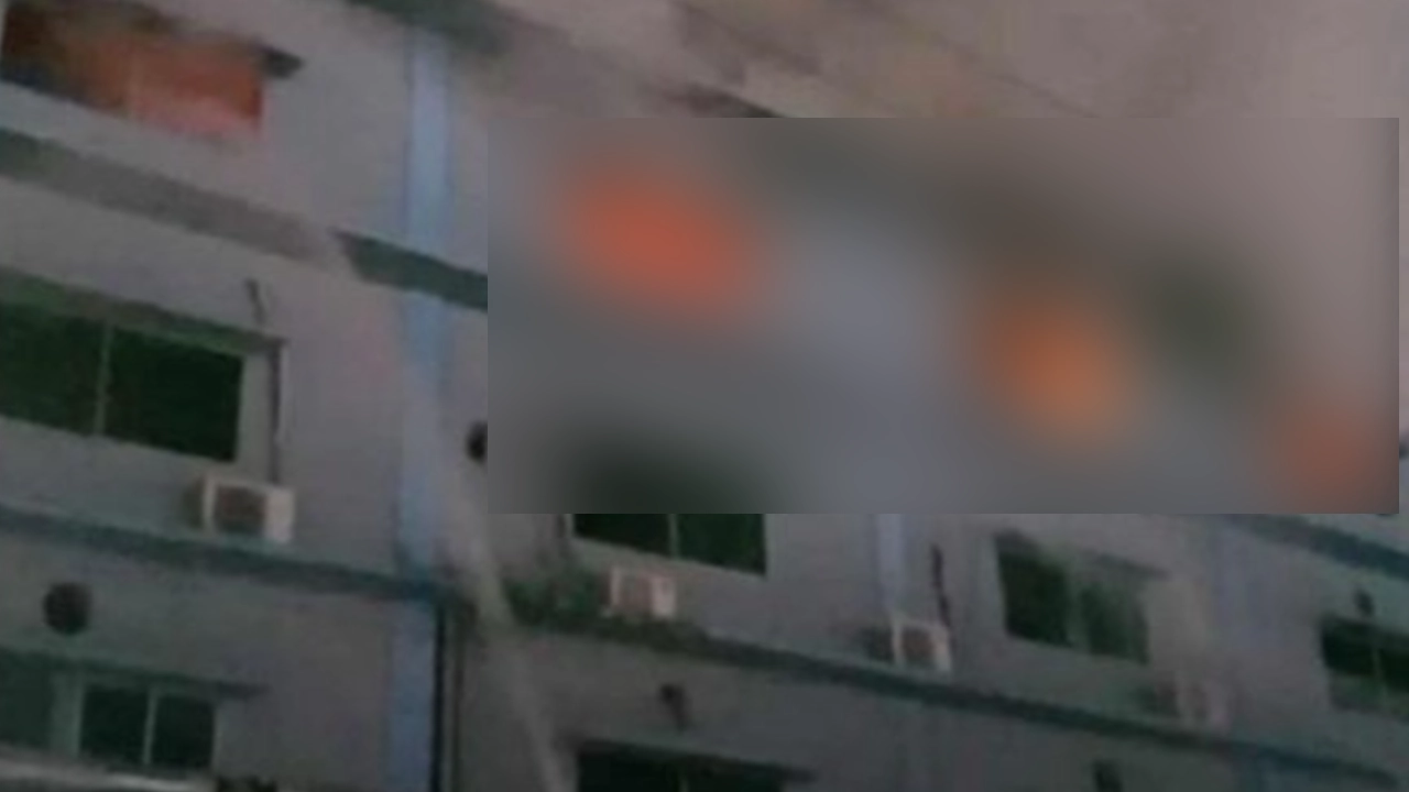 চট্টগ্রামে কার্টন ফ্যাক্টরিতে আগুন। ছবি : কালবেলা