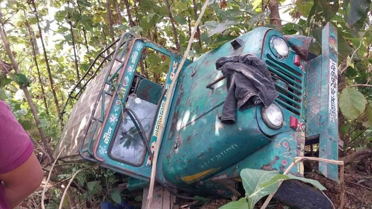 সড়ক দুর্ঘটনাকবলিত জিপ। ছবি : কালবেলা
