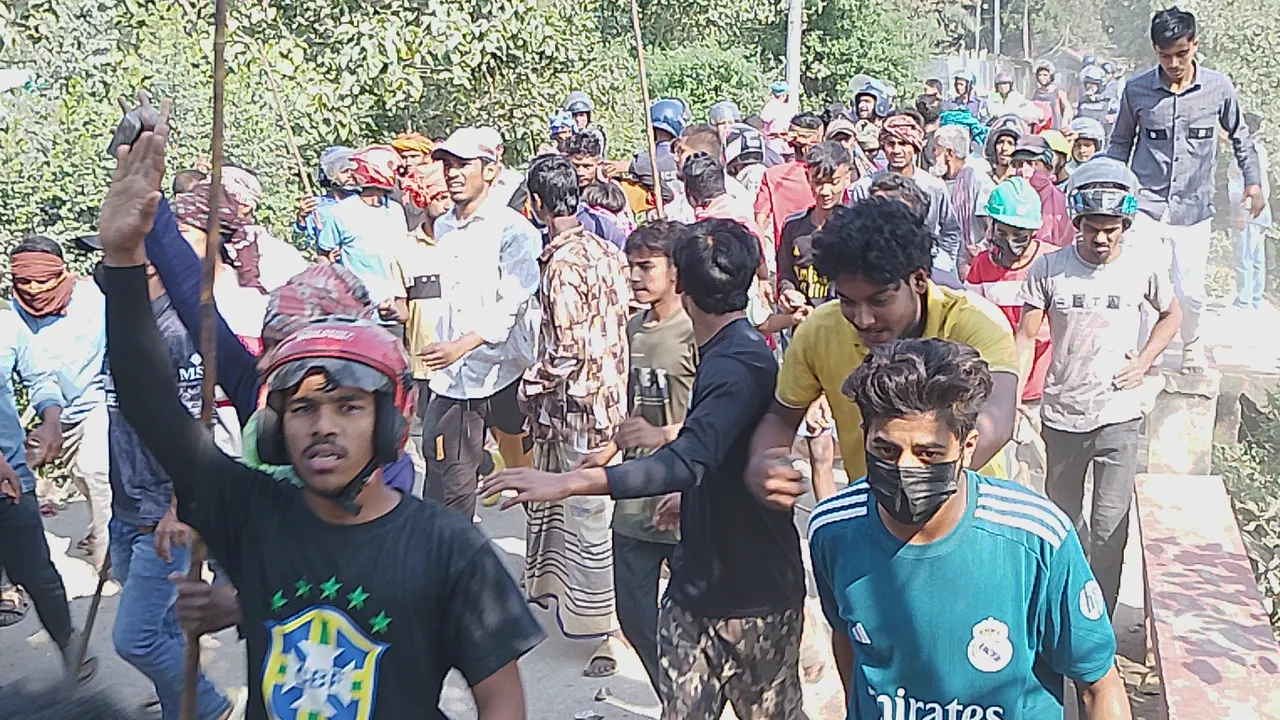 ফুটবল খেলাকে কেন্দ্র করে কিশোরগঞ্জের ভৈরবে সংঘর্ষের ঘটনা ঘটে। ছবি : কালবেলা