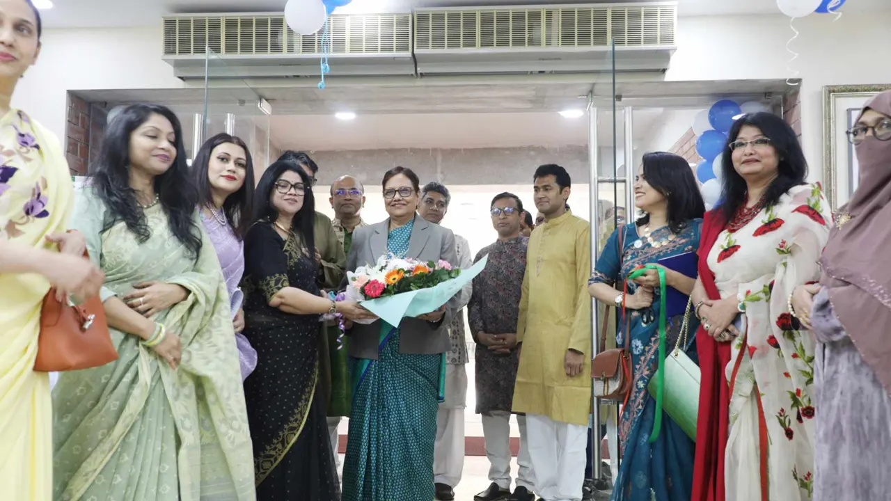 ফরেন সার্ভিস একাডেমিতে চ্যারিটি বাজার উদ্বোধন। ছবি : সংগৃহীত