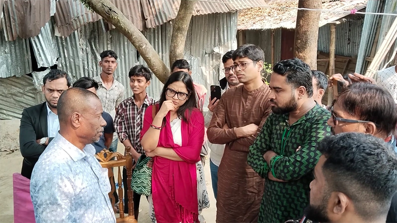 সিলেটে ক্ষতিগ্রস্ত ঘরবাড়ি পরিদর্শন করেন জাতীয় নাগরিক কমিটির সদস্যরা। ছবি : কালবেলা