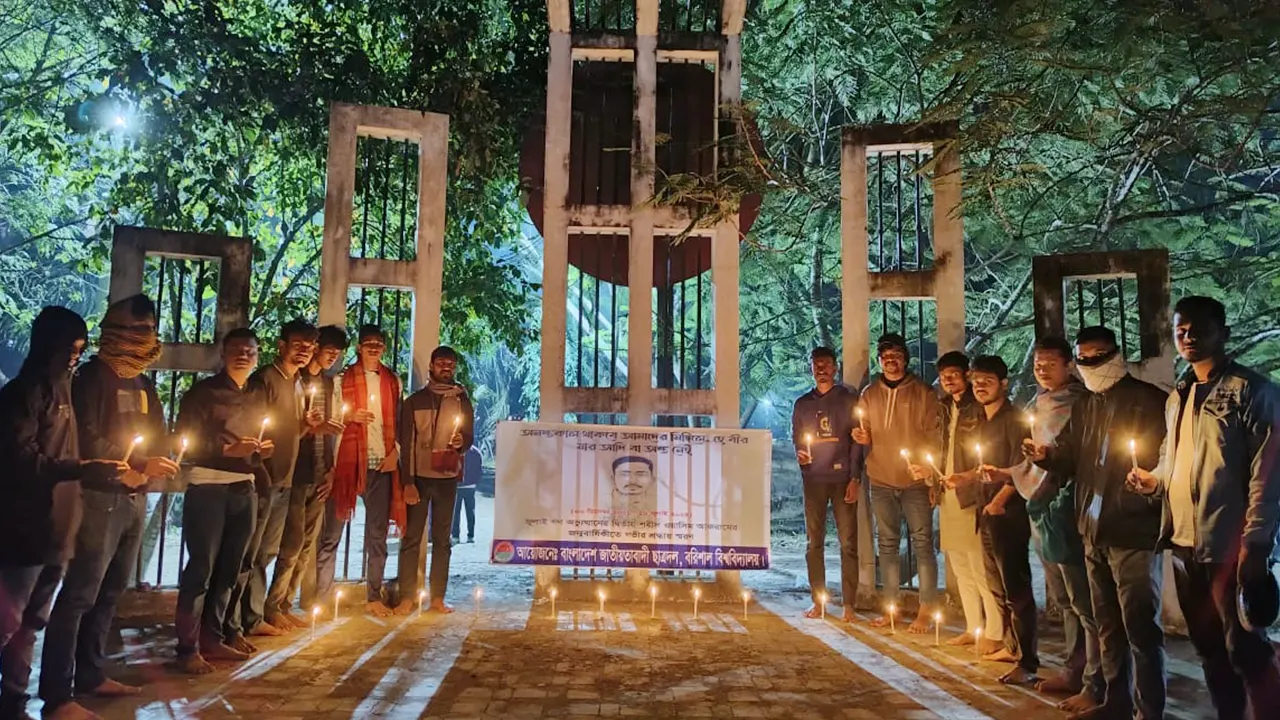 ববিতে শহীদ ওয়াসিম আকরামের জন্মদিন ও স্বৈরাচারবিরোধী আন্দোলনে শহীদদের স্মরণে মোমবাতি প্রজ্বলন করে ছাত্রদল। ছবি : কালবেলা