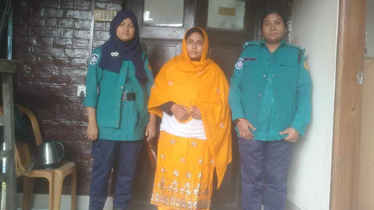 গ্রেপ্তার অভিযুক্ত সাবিনা আক্তার। ছবি : কালবেলা