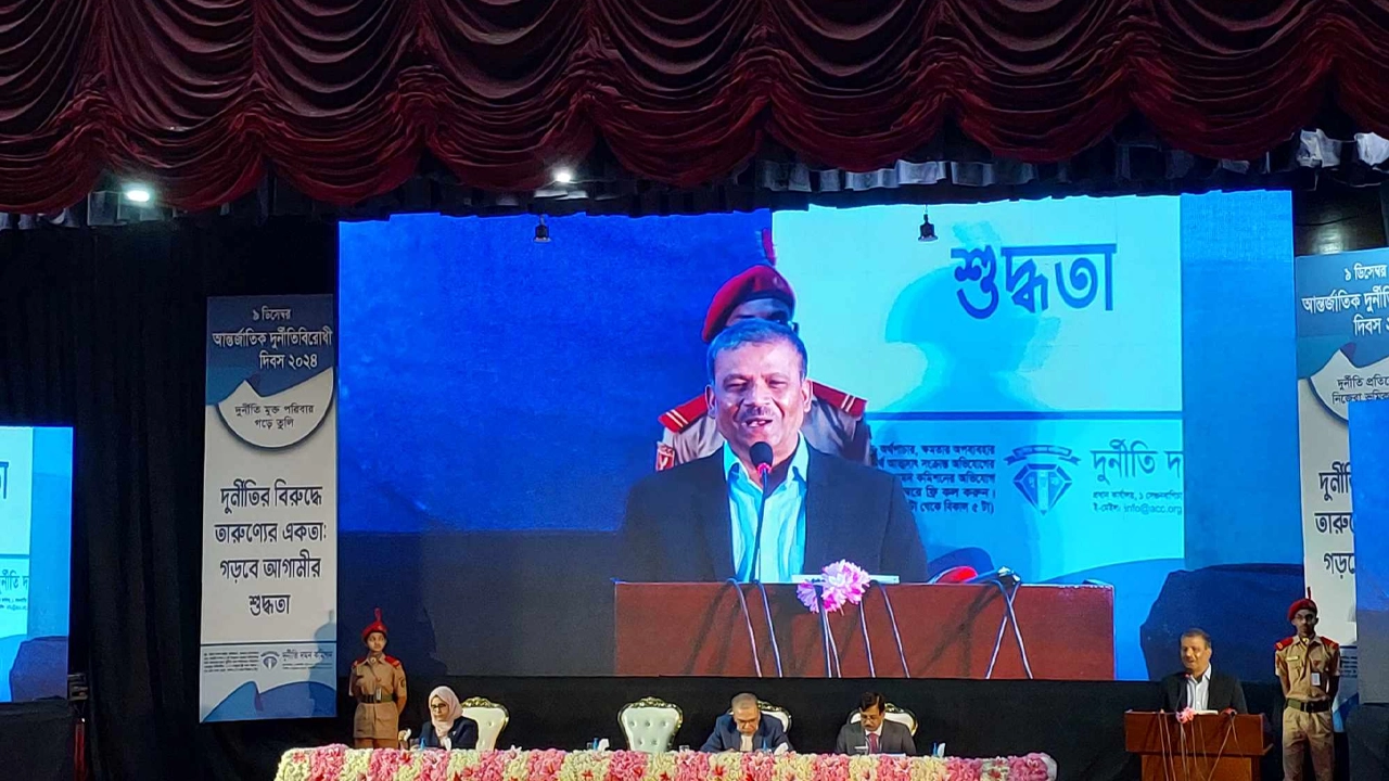 বক্তব্য রাখছেন উপদেষ্টা ড. আসিফ নজরুল। ছবি : কালবেলা