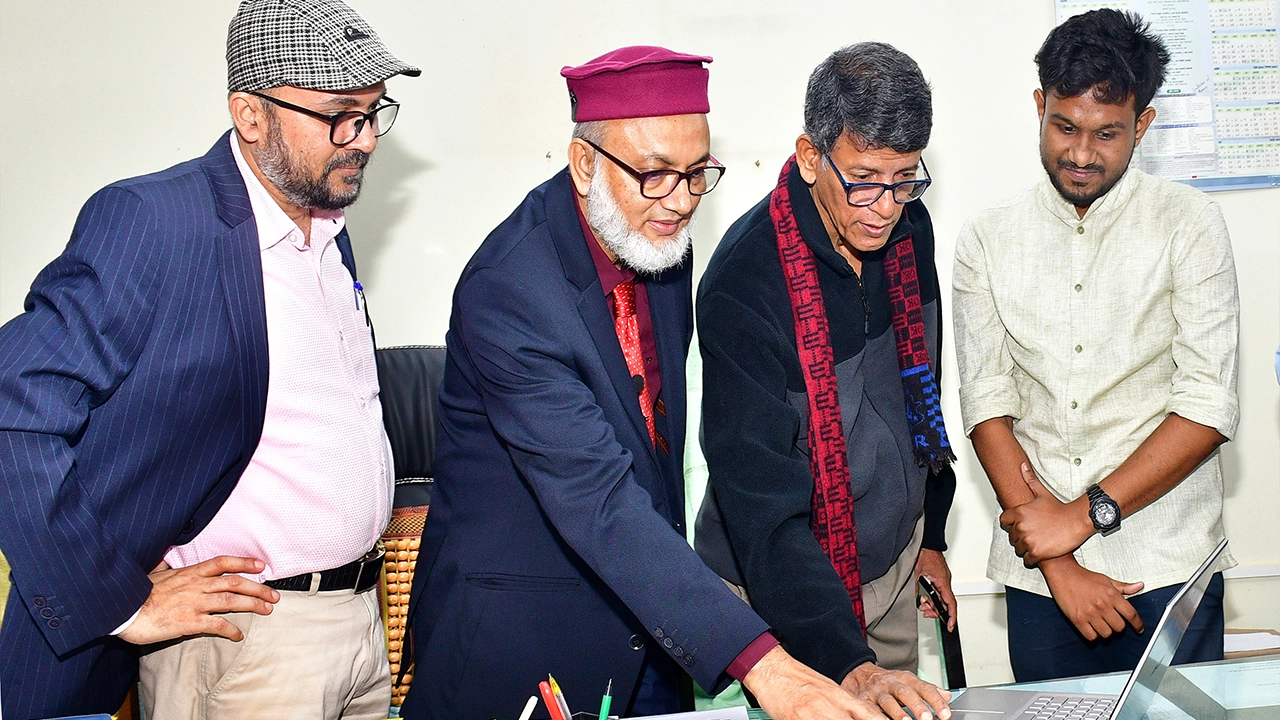 চবিতে ‘ই-মেইলিং সার্টিফিকেশন সার্ভিস’ উদ্বোধন। ছবি : কালবেলা