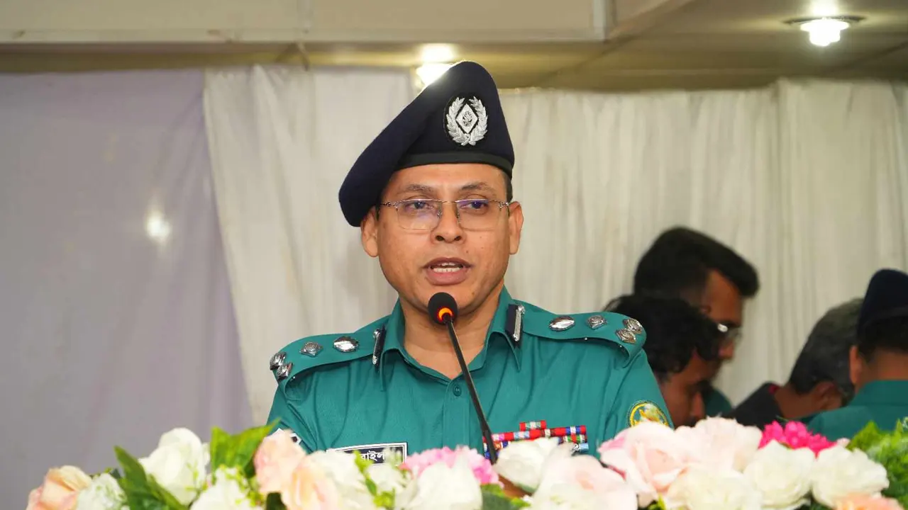 বক্তব্য রাখছেন অতিরিক্ত পুলিশ কমিশনার মো. ইসরাইল হাওলাদার। ছবি : কালবেলা