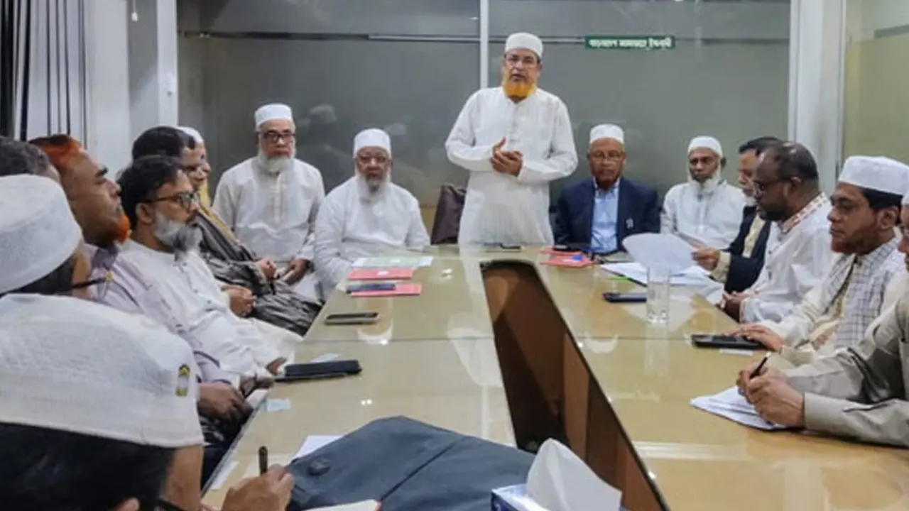 চট্টগ্রাম নগর জামায়াতের কর্মপরিষদ সদস্যদের সভায় অতিথিরা। ছবি : কালবেলা