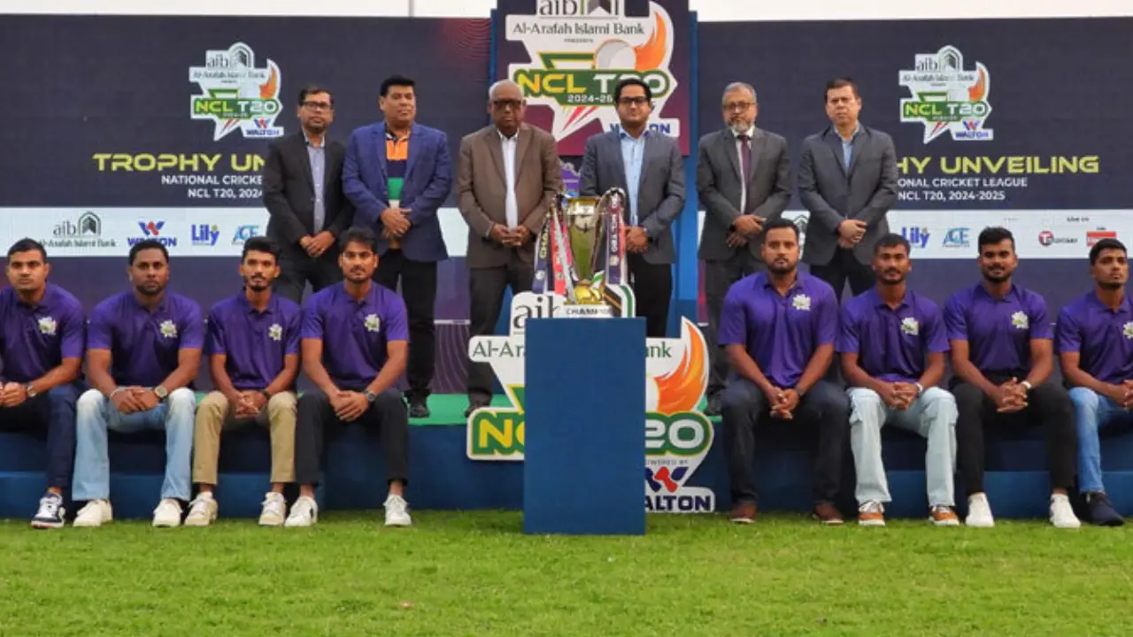 এনসিএলের ট্রফি উন্মোচন অনুষ্ঠান। ছবি : সংগৃহীত