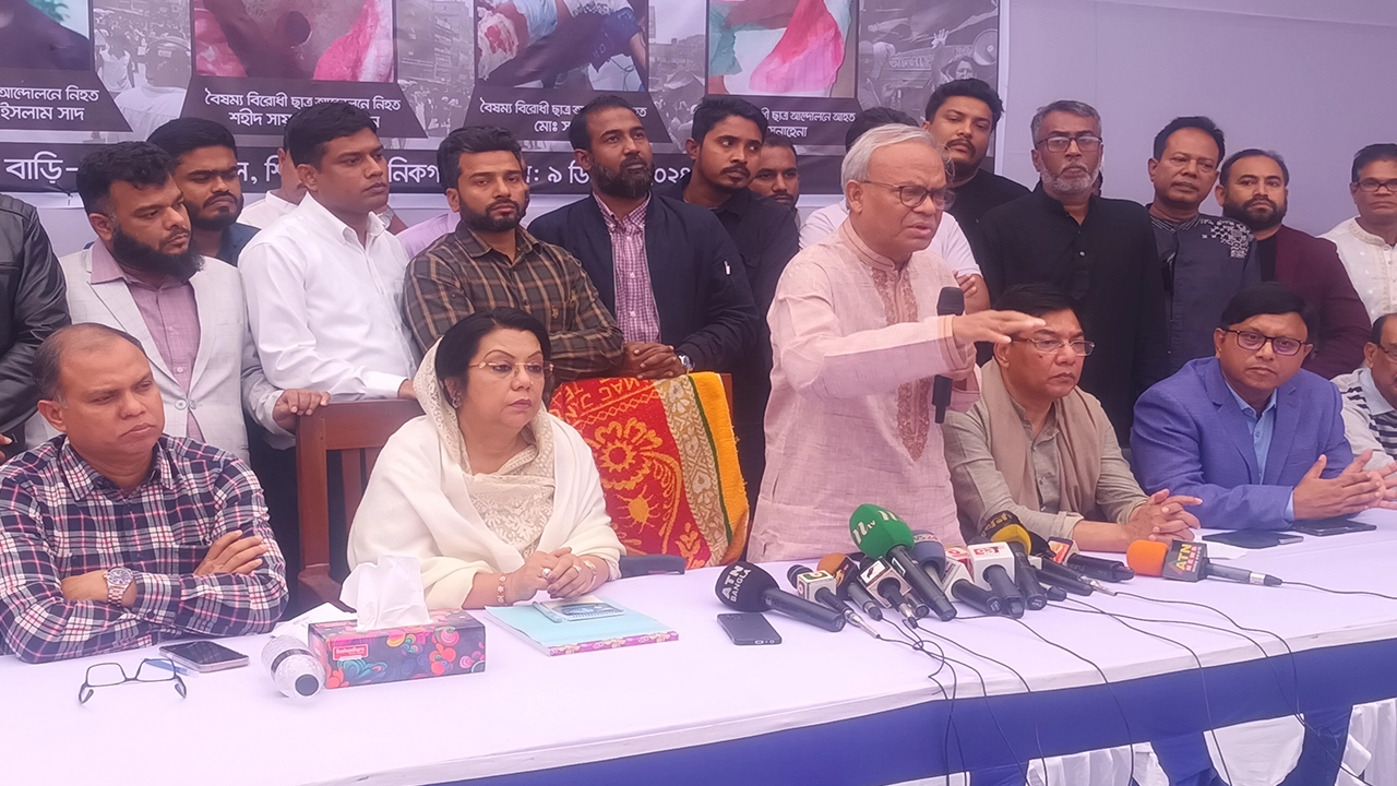 মানিকগঞ্জের শিবালয়ে এক সভায় বক্তব্য দেন রুহুল কবির রিজভী। ছবি : কালবেলা
