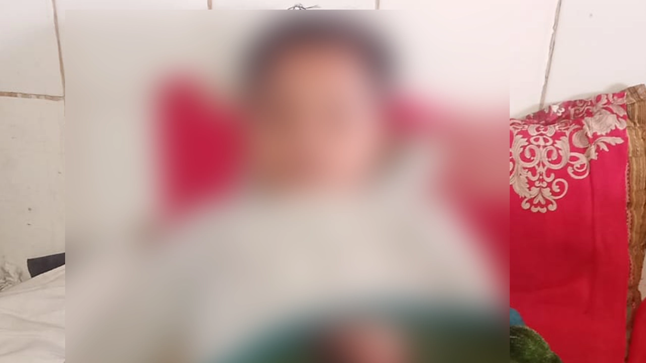 হাসপাতালে চিকিৎসাধীন ভুক্তভোগী শিশু। ছবি : কালবেলা