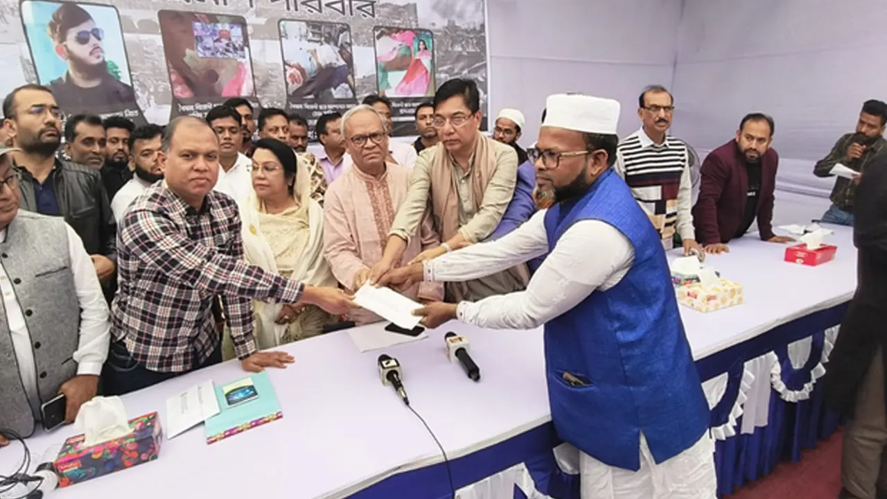শহীদ ও আহত পরিবারের স্বজনদের সঙ্গে সাক্ষাৎ করেছে ‘আমরা বিএনপি পরিবার’-এর প্রতিনিধি দল। ছবি : কালবেলা