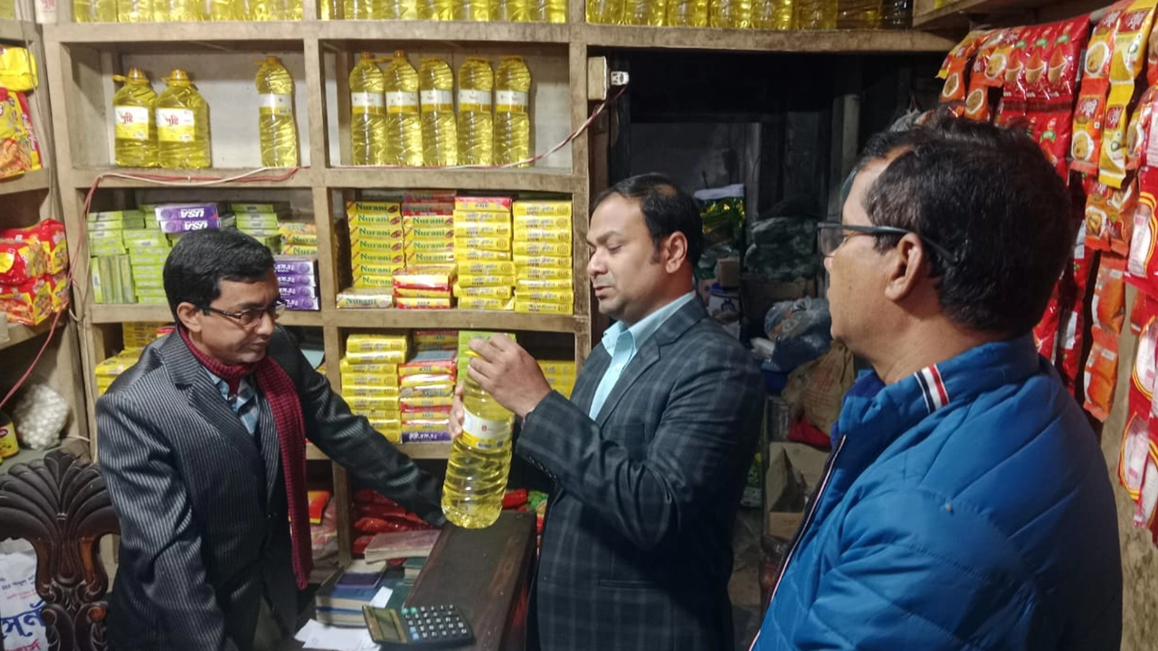 রংপুরের পীরগাছায় ভ্রাম্যমাণ আদালতের অভিযান। ছবি : কালবেলা