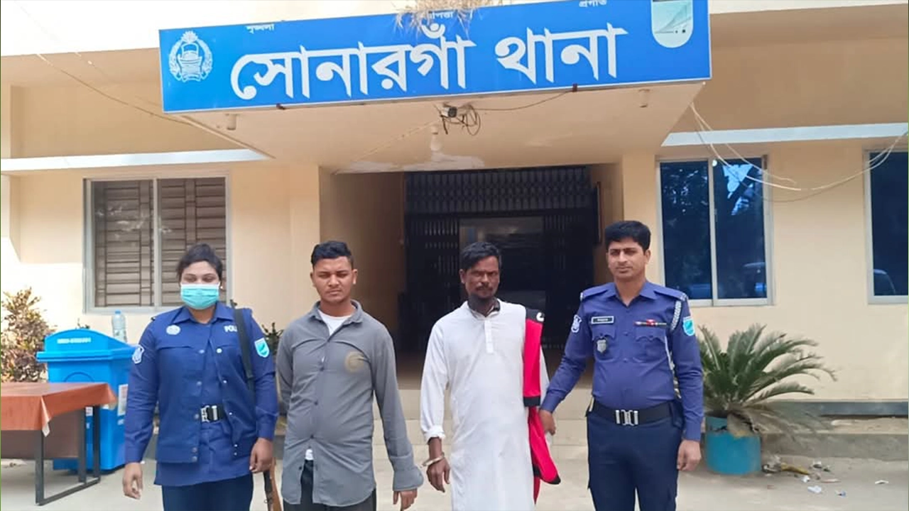 পুলিশের হাতে গ্রেপ্তার আসামিরা। ছবি : কালবেলা