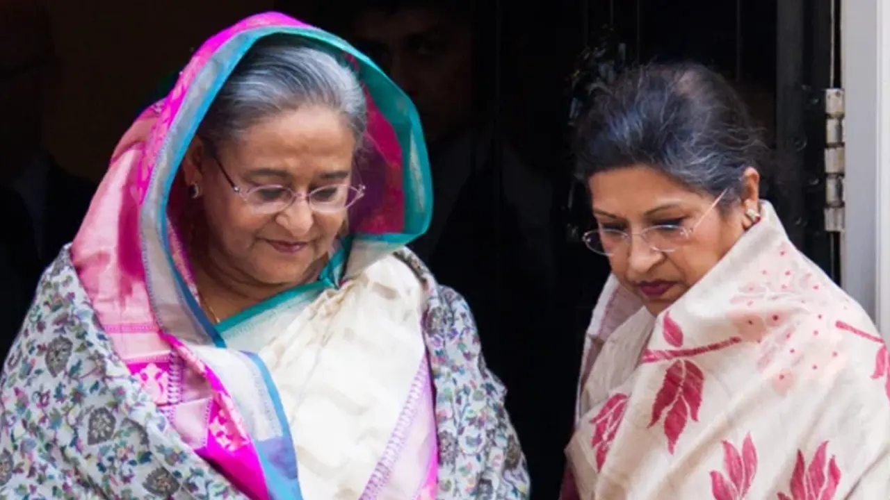 সাবেক প্রধানমন্ত্রী শেখ হাসিনা ও তার ছোট বোন শেখ রেহানা। ছবি : সংগৃহীত