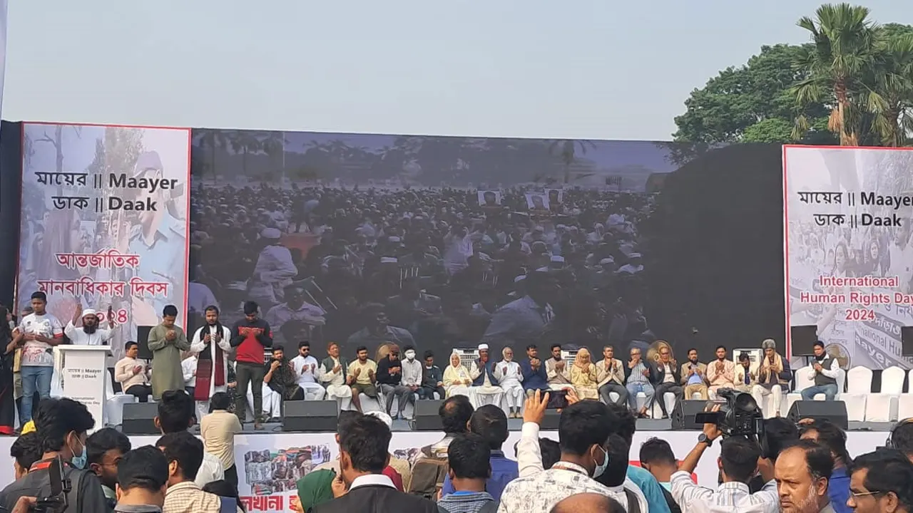 পুলিশের গুলিতে হাত-পা হারানো মানুষজন জড়ো হয়েছেন রাজধানীর সোহরাওয়ার্দীতে। ছবি : সংগৃহীত