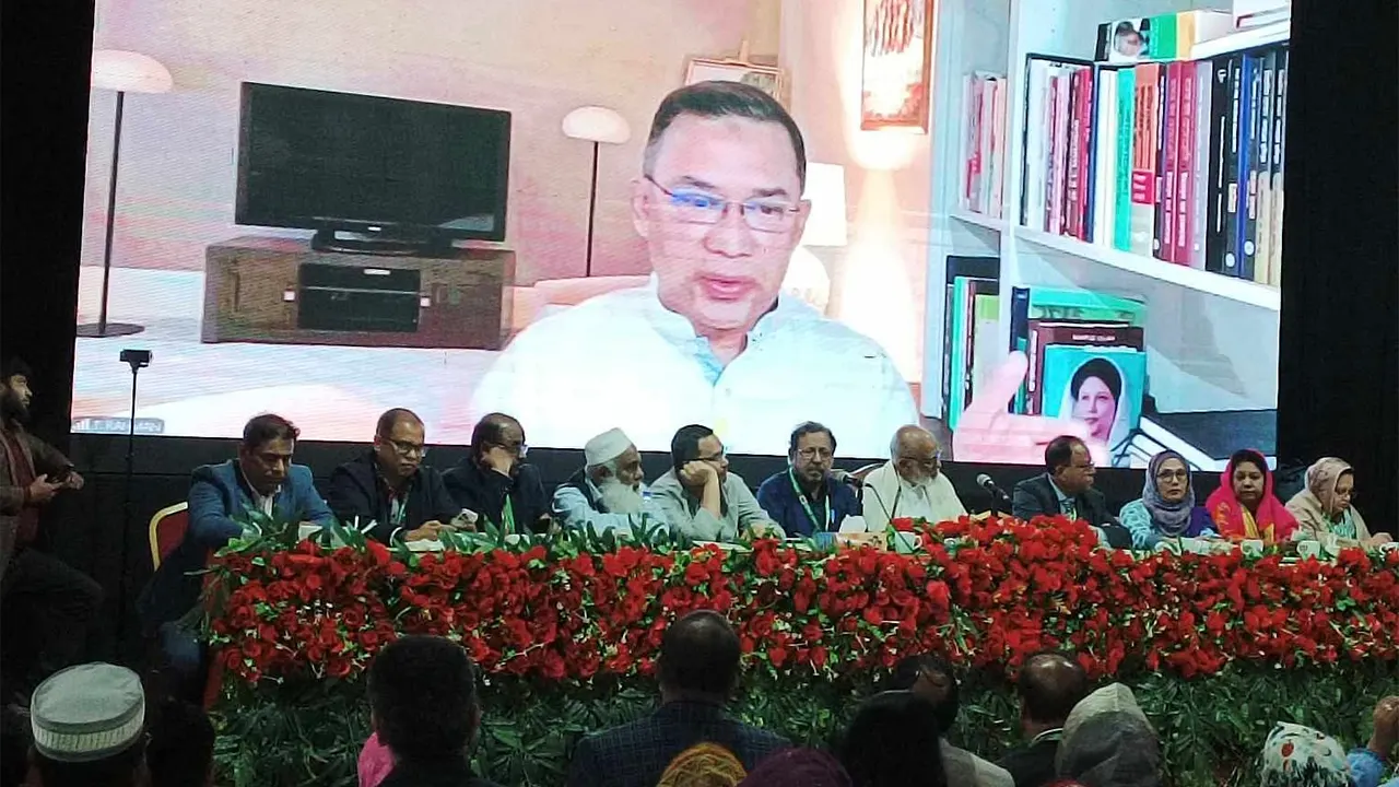 কুমিল্লার ফান টাউন পার্ক মিলনায়তনে প্রশিক্ষণ কর্মশালায় বক্তব্য রাখেন তারেক রহমান। ছবি : কালবেলা