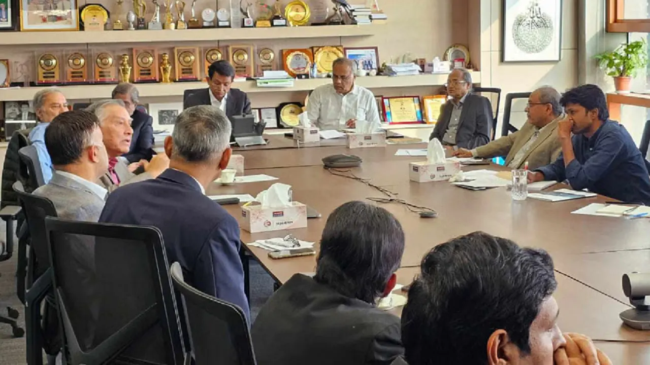 গণমাধ্যম সংস্কার কমিশনের মতবিনিময়সভায় নোয়াব সদস্যদের একাংশ। ছবি : সংগৃহীত