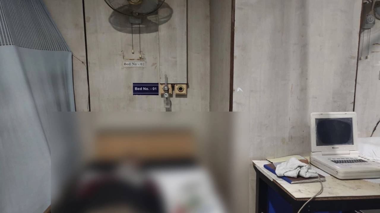 হাসপাতালে চিকিৎসাধীন ইবাদ। ছবি : কালবেলা