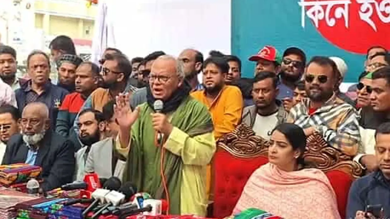 ‘দেশীয় পণ্য কিনে হও ধন্য’ শীর্ষক সমাবেশে বক্তব্য রাখছেন রুহুল কবির রিজভী। ছবি : কালবেলা