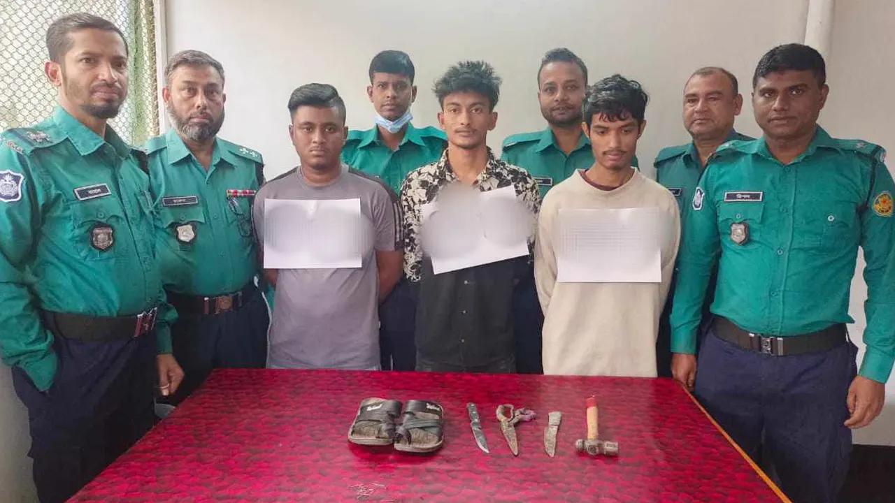 ব্যবসায়ী মো. নূর আলম হত্যার ঘটনায় তিনজনকে গ্রেপ্তার করেছে পুলিশ। ছবি : সংগৃহীত