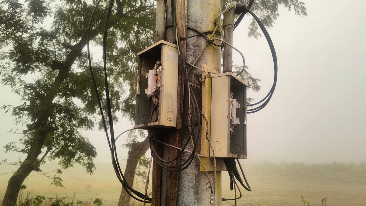 মিটার চুরি করে নিয়ে গেছে চোর। ছবি : কালবেলা