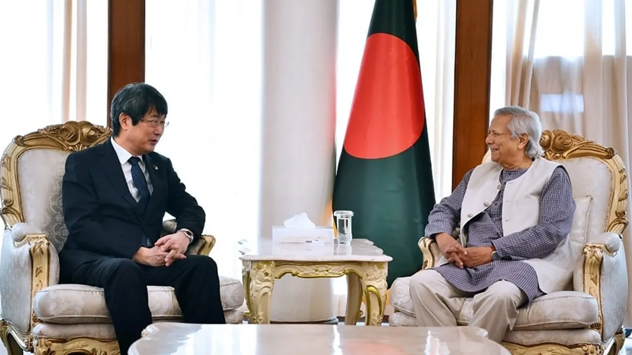 প্রধান উপদেষ্টা অধ্যাপক ড. মুহাম্মদ ইউনূসের সঙ্গে জাপানি রাষ্ট্রদূত ইওয়ামা কিমিনোরির সাক্ষাৎ। ছবি : সংগৃহীত