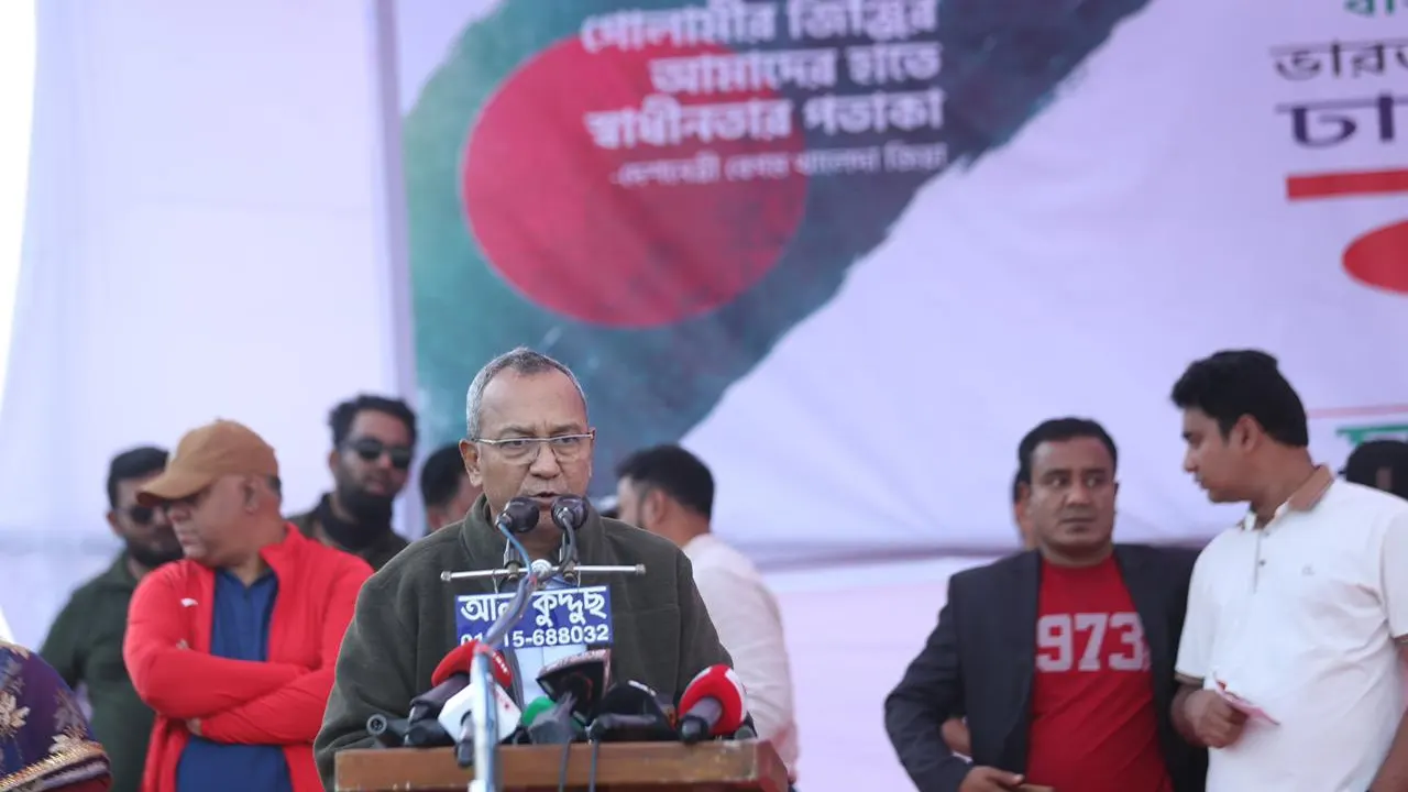 ঢাকা থেকে আগরতলা অভিমুখে যৌথভাবে লংমার্চ করেছে জাতীয়তাবাদী যুবদল, স্বেচ্ছাসেবক দল ও ছাত্রদল। ছবি : কালবেলা