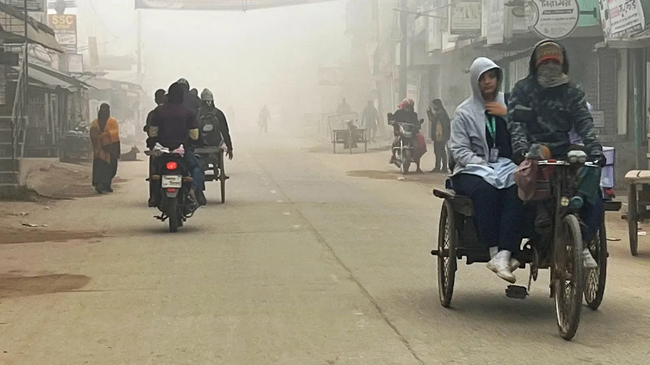 দিনাজপুরের শীতের সকাল। ছবি : কালবেলা