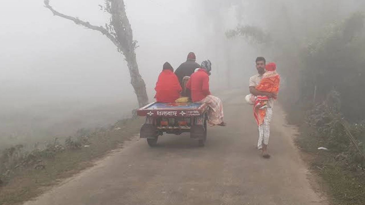 কুড়িগ্রামের রাজারহাটে শীতের একটি চিত্র। ছবি : কালবেলা