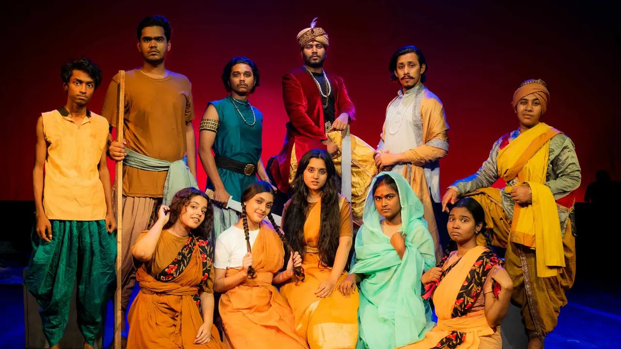 ‘সব পাওয়ার মন্ত্র’ নাটকের অভিনেতা-অভিনেত্রীরা। ছবি : কালবেলা