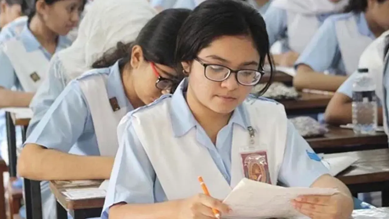 ঢাবির নানাবিধ সংস্কারে সিটি কর্পোরেশনে বৈষম্যবিরোধী আন্দোলনের স্মারকলিপি 