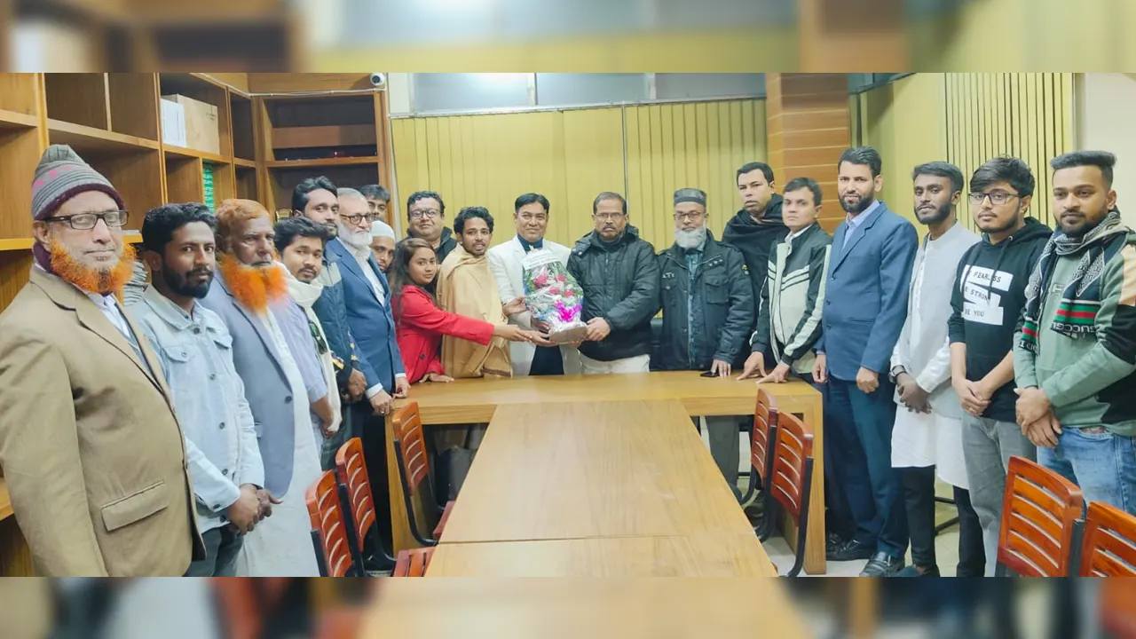 টাঙ্গাইল প্রেস ক্লাবের নবনির্বাচিত কমিটির সঙ্গে শুভেচ্ছা বিনিময়। ছবি : কালবেলা