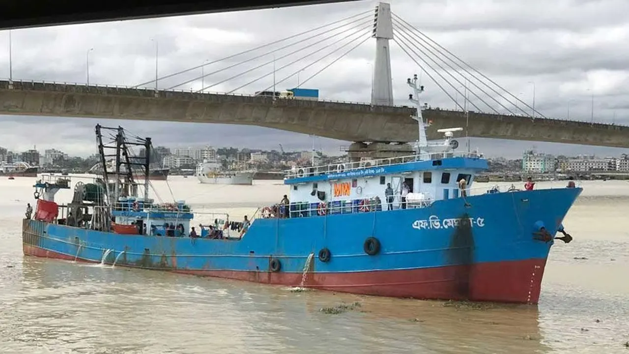 ভারতীয় কোস্টগার্ডের হাতে আটক হওয়া একটি ট্রলার। পুরোনো ছবি