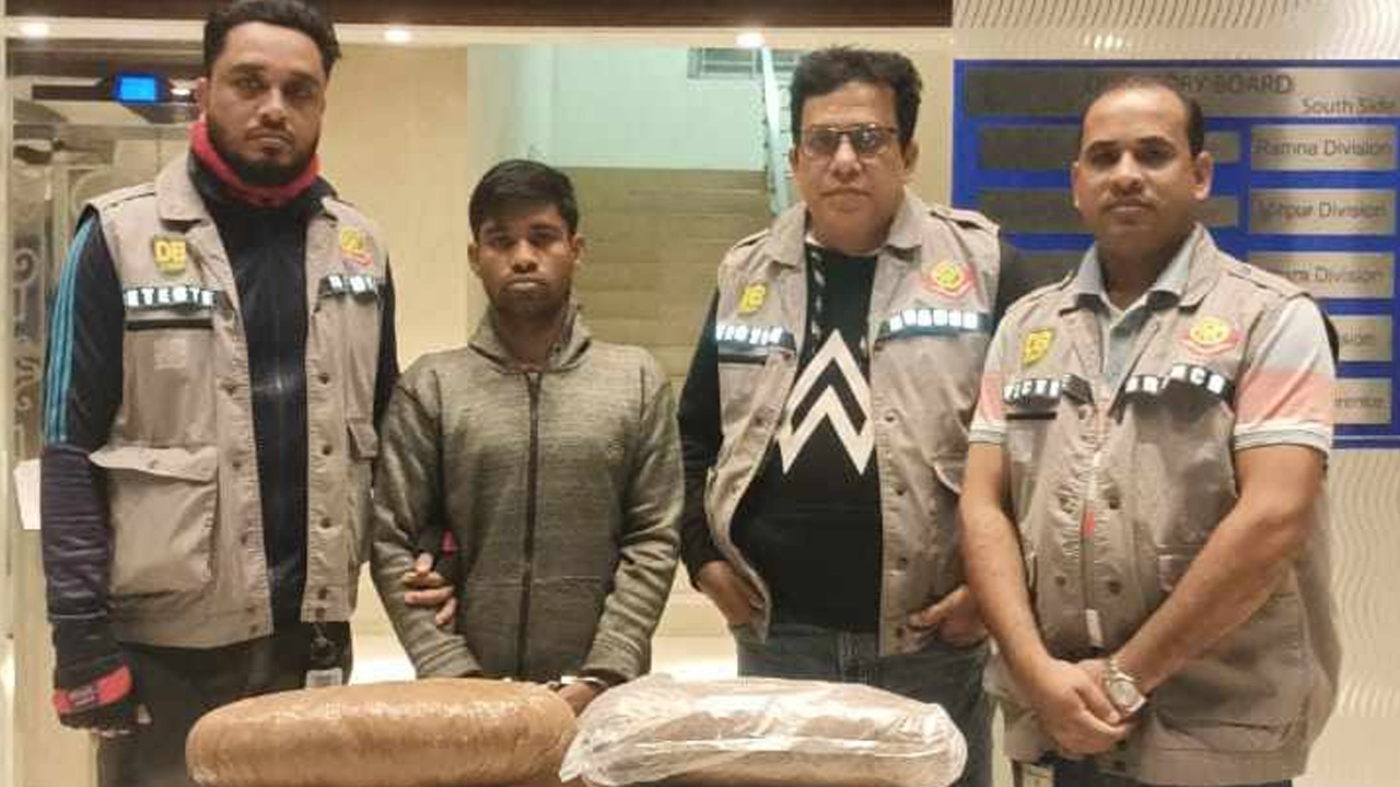 গ্রেপ্তারকৃত মো. হানিফ মিয়া (৩০)। ছবি : কালবেলা