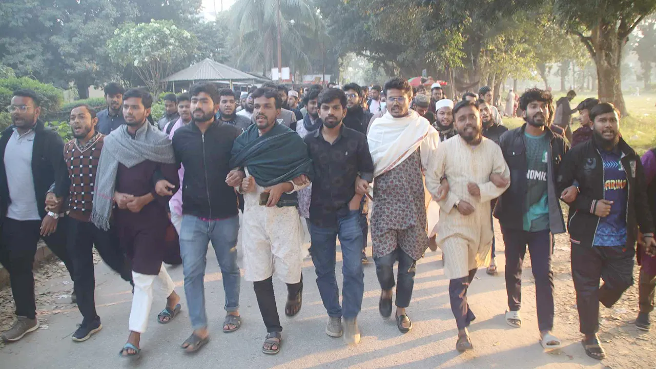 স্বৈরাচারীদের অপতৎপরতা রুখতে ইবিতে বিক্ষোভ মিছিল। ছবি : কালবেলা