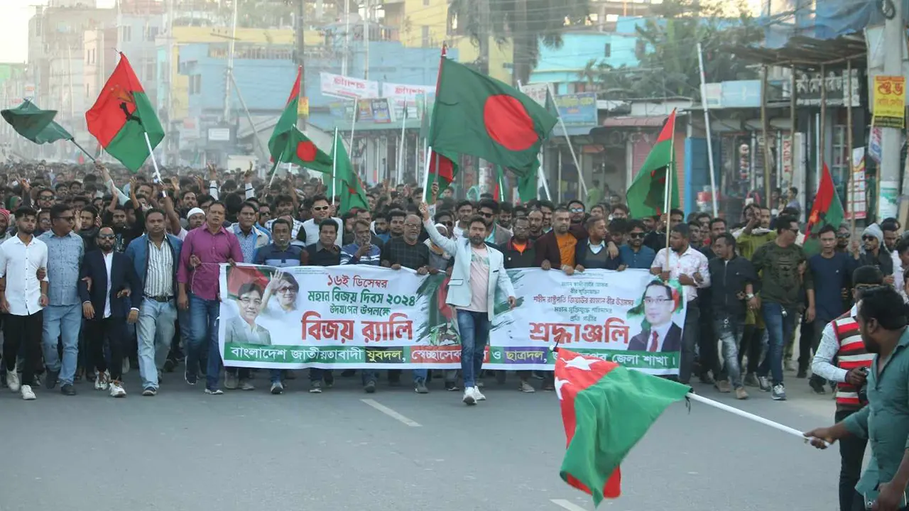 বিজয় দিবসে জামালপুরে যুবদল, স্বেচ্ছাসেবক দল ও ছাত্রদলের নেতাকর্মীদের বর্ণাঢ্য র‍্যালি। ছবি : কালবেলা