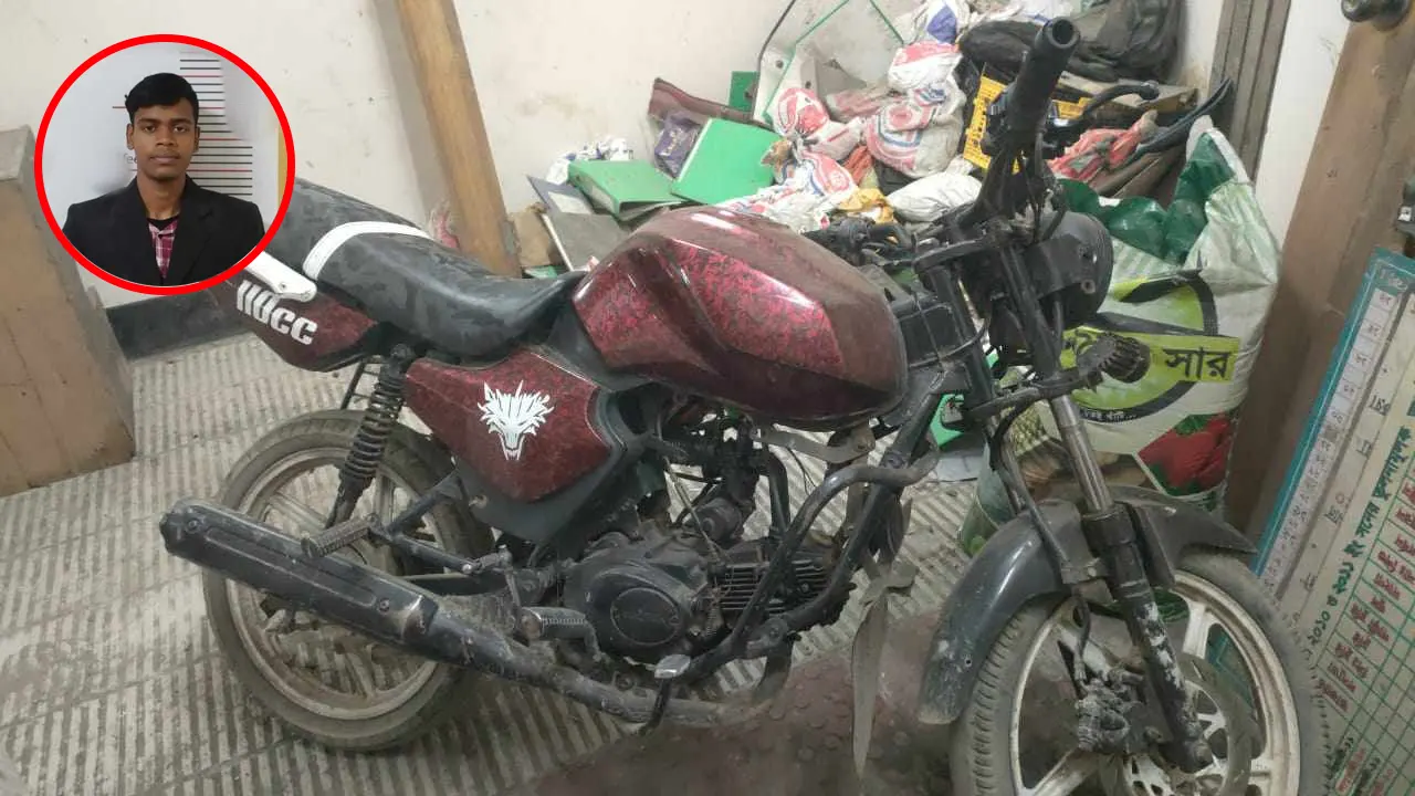 চুরি হওয়া মোটরসাইকেল ও গোল বৃত্তে আসামি আব্দুর রহমান। ছবি : কালবেলা