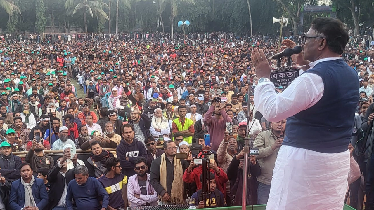 জনসভায় এম রুহুল কুদ্দুস তালুকদার দুলু। ছবি : কালবেলা