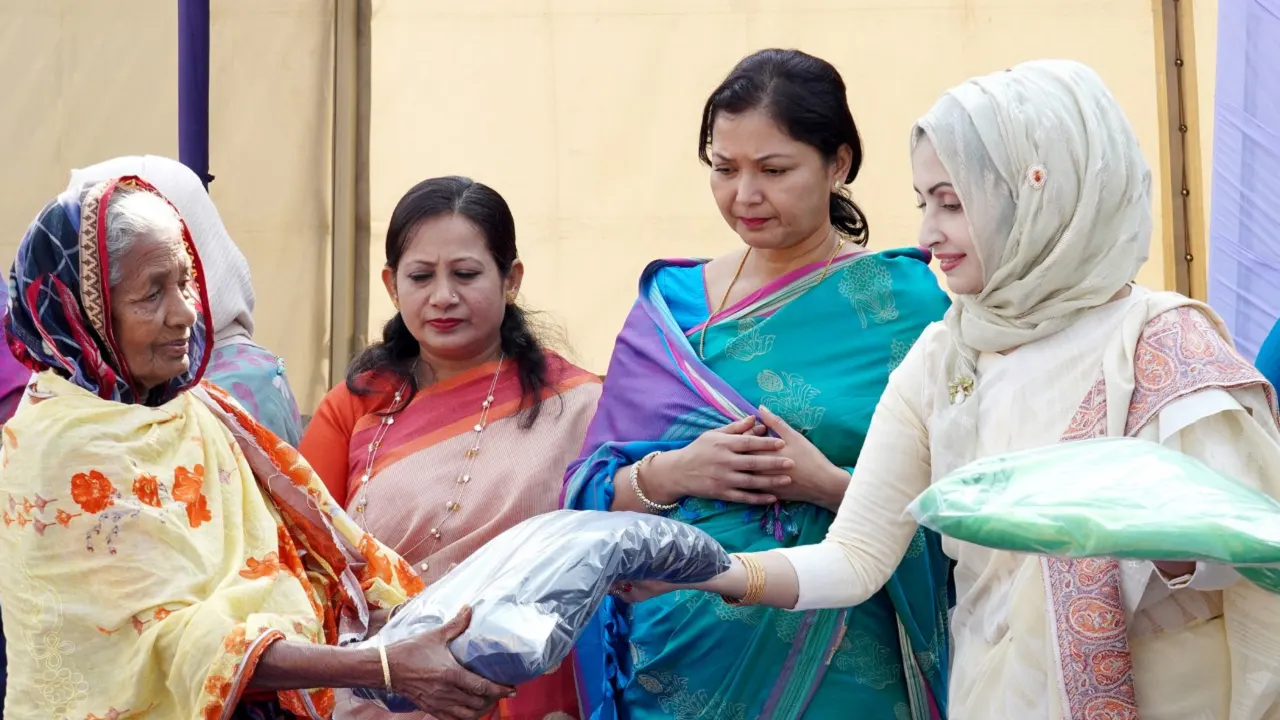 বিএনএফডব্লিউএ ঢাকার উদ্যোগে গরিব, দুস্থ ও শীতার্তদের মাঝে শীতবস্ত্র বিতরণ করা হয়েছে। ছবি : সংগৃহীত