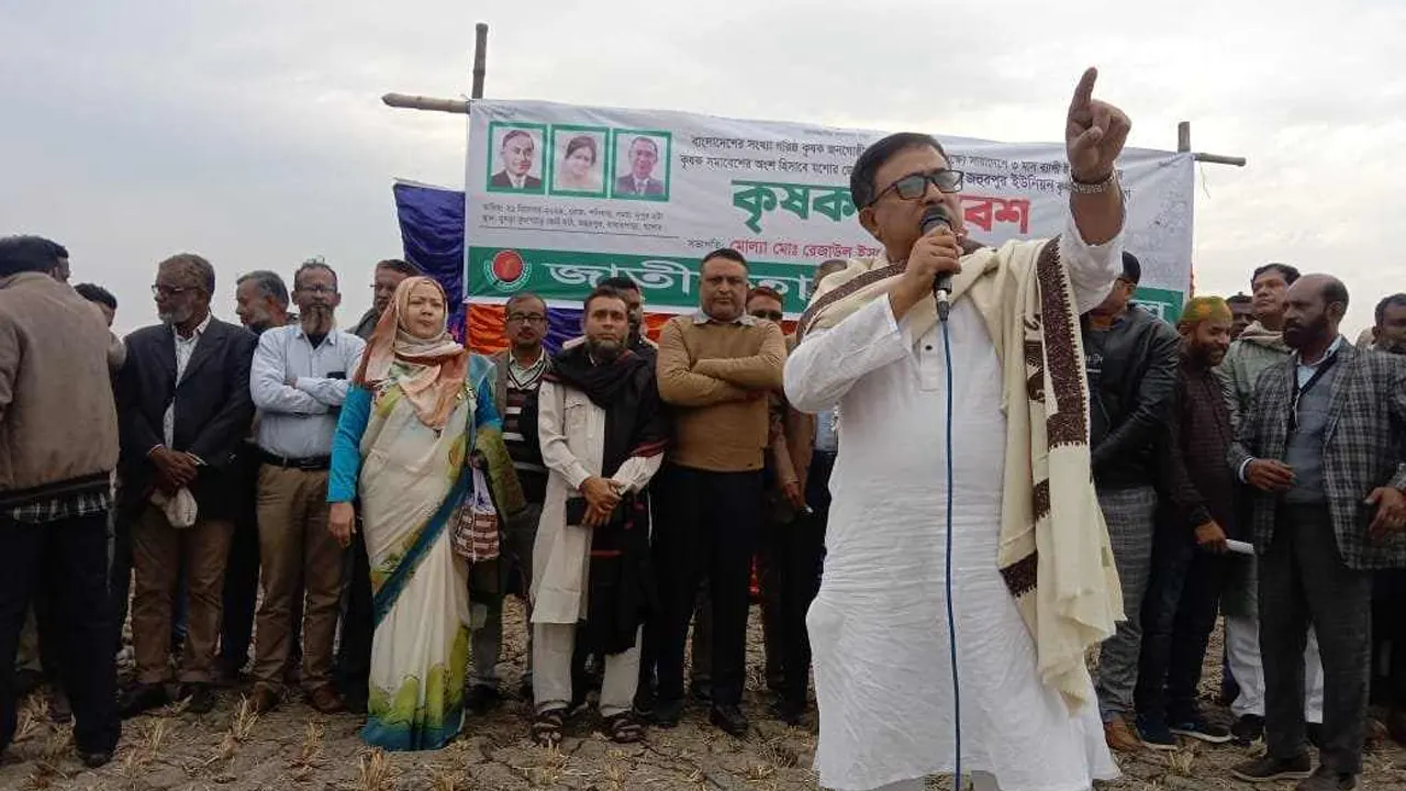 যশোরে কৃষক সমাবেমে বক্তব্য রাখছেন ইঞ্জিনিয়ার টিএস আইয়ূব।। ছবি : কালবেলা