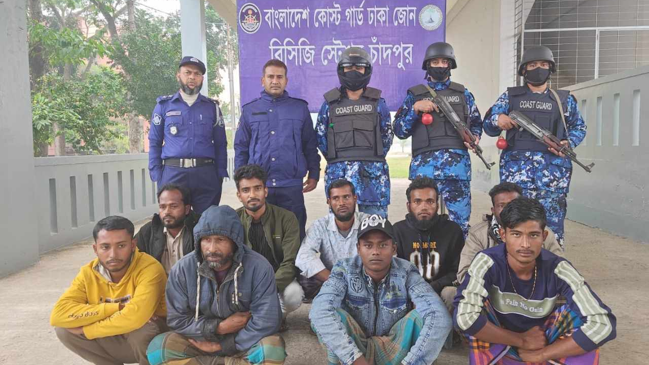 আটক ৯ দুষ্কৃতকারী। ছবি : কালবেলা