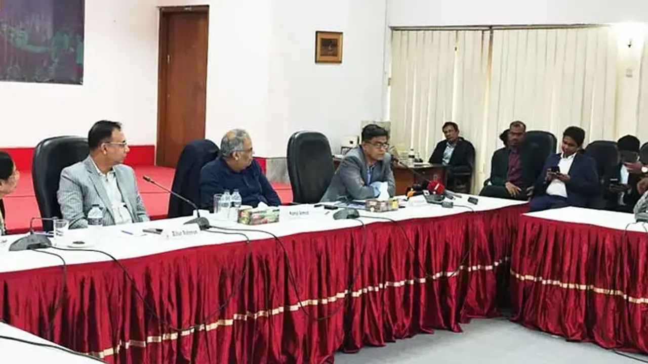 রাজধানীর সিরডাপ মিলনায়তনে ‘গণতান্ত্রিক পুনর্গঠনের জন্য সংলাপ : গণমাধ্যম প্রসঙ্গ’ শীর্ষক সংলাপ। ছবি : কালবেলা
