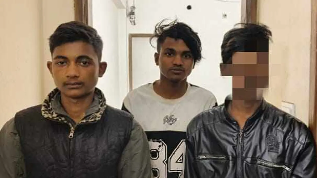 গ্রেপ্তার তিনজন। ছবি : কালবেলা
