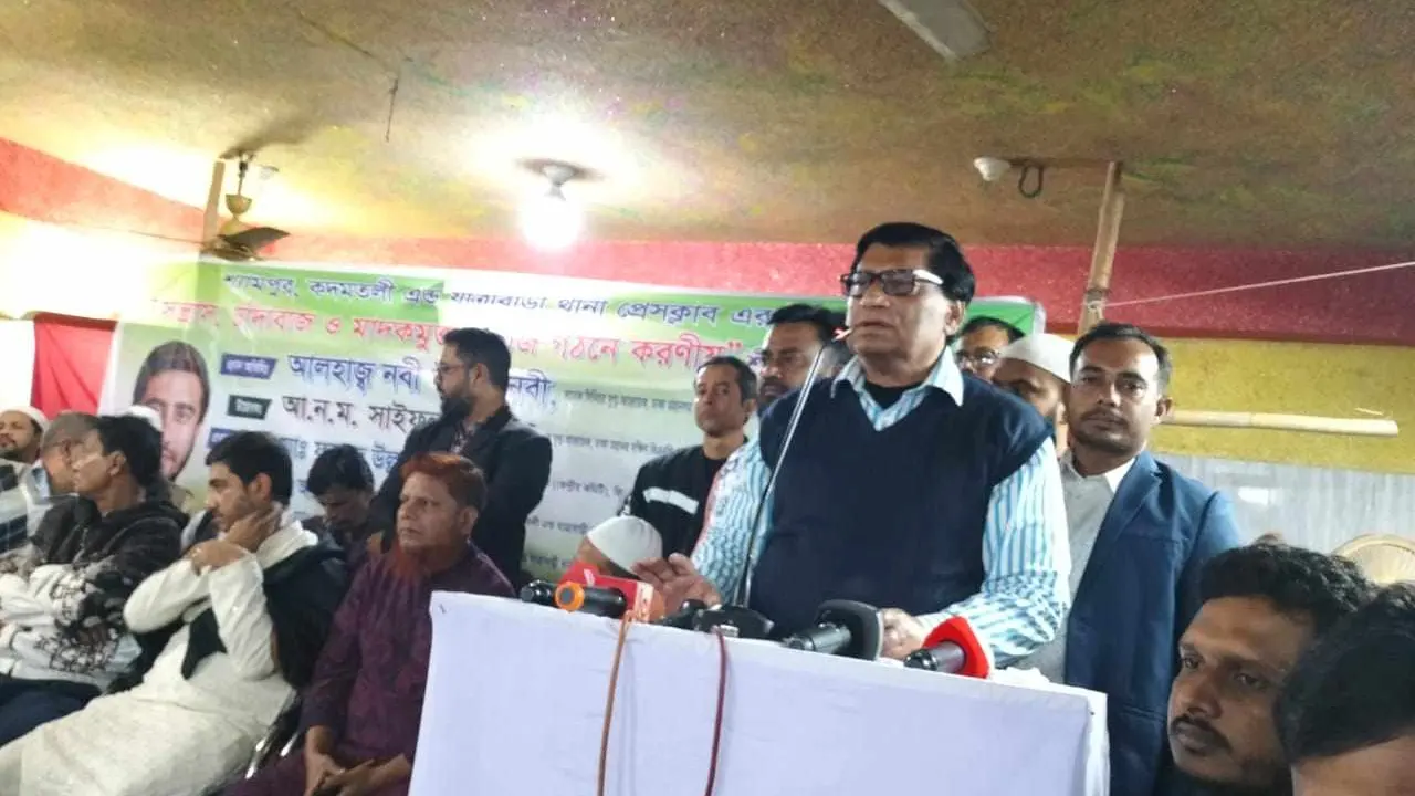 রাজধানীর কদমতলীর আম্বিয়া বানু পার্টি সেন্টারে এক আলোচনা সভায় কথা বলেন আলহাজ নবী উল্লাহ নবী। ছবি : সংগৃহীত