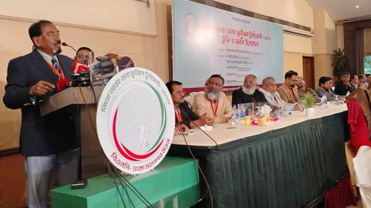 ‘জিয়া আন্তঃথানা ফুটবল টুর্নামেন্ট-২০২৫’ উপলক্ষে ট্রফি ও জার্সি উন্মোচন অনুষ্ঠান। ছবি : কালবেলা