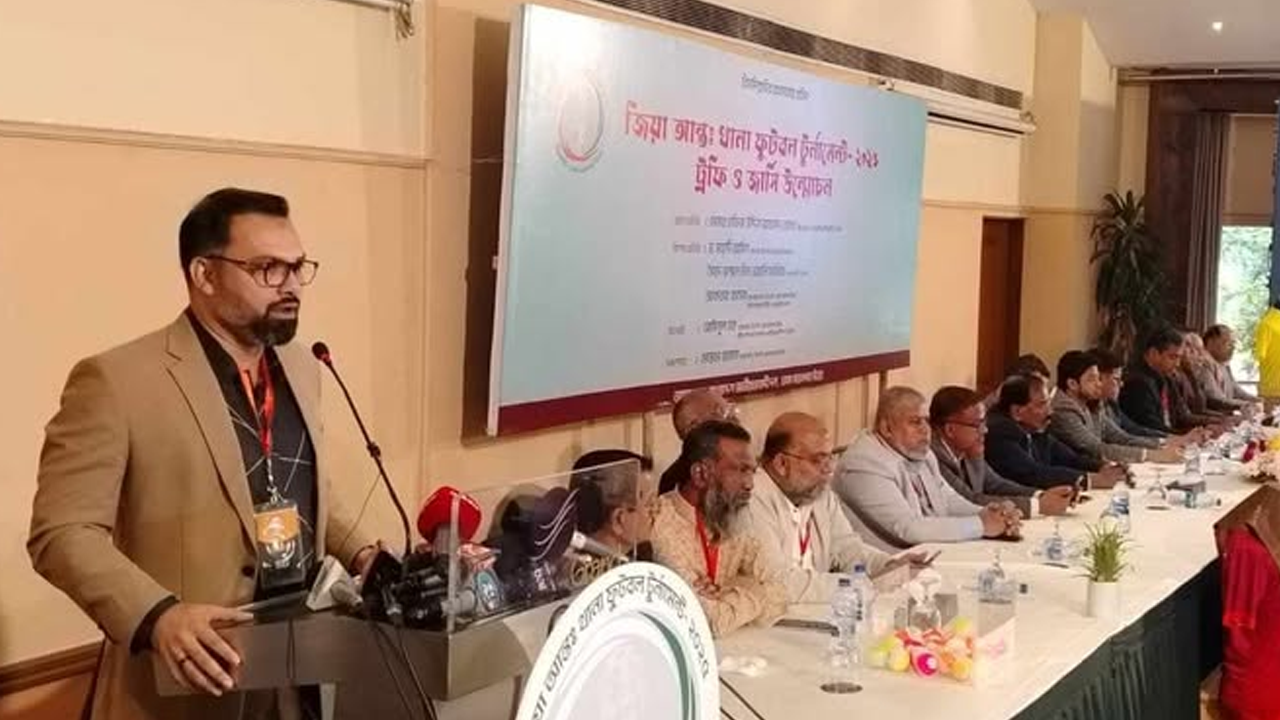 ‘জিয়া আন্তঃথানা ফুটবল টুর্নামেন্ট ২০২৫’ উপলক্ষে ট্রফি ও জার্সি উন্মোচন অনুষ্ঠান। ছবি : কালবেলা