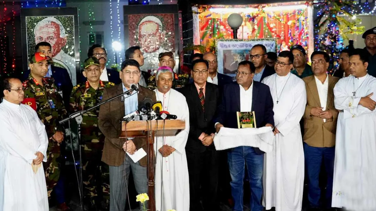 কাকরাইলে অবস্থিত আর্চ বিশপের হাউস পরিদর্শন করছেন সেনাবাহিনী প্রধান জেনারেল ওয়াকার-উজ-জামান। ছবি : সংগৃহীত