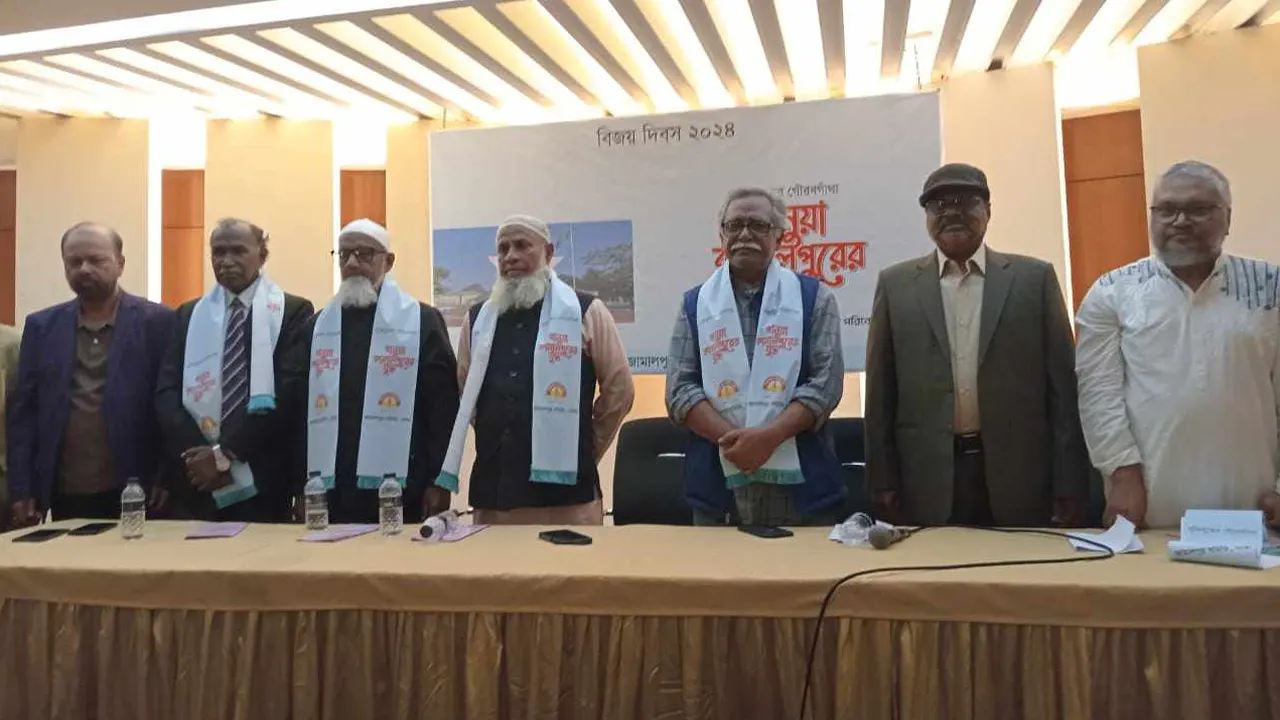 দুই বীর মুক্তিযোদ্ধাকে সম্মাননা দেওয়া হয়েছে। ছবি : সংগৃহীত