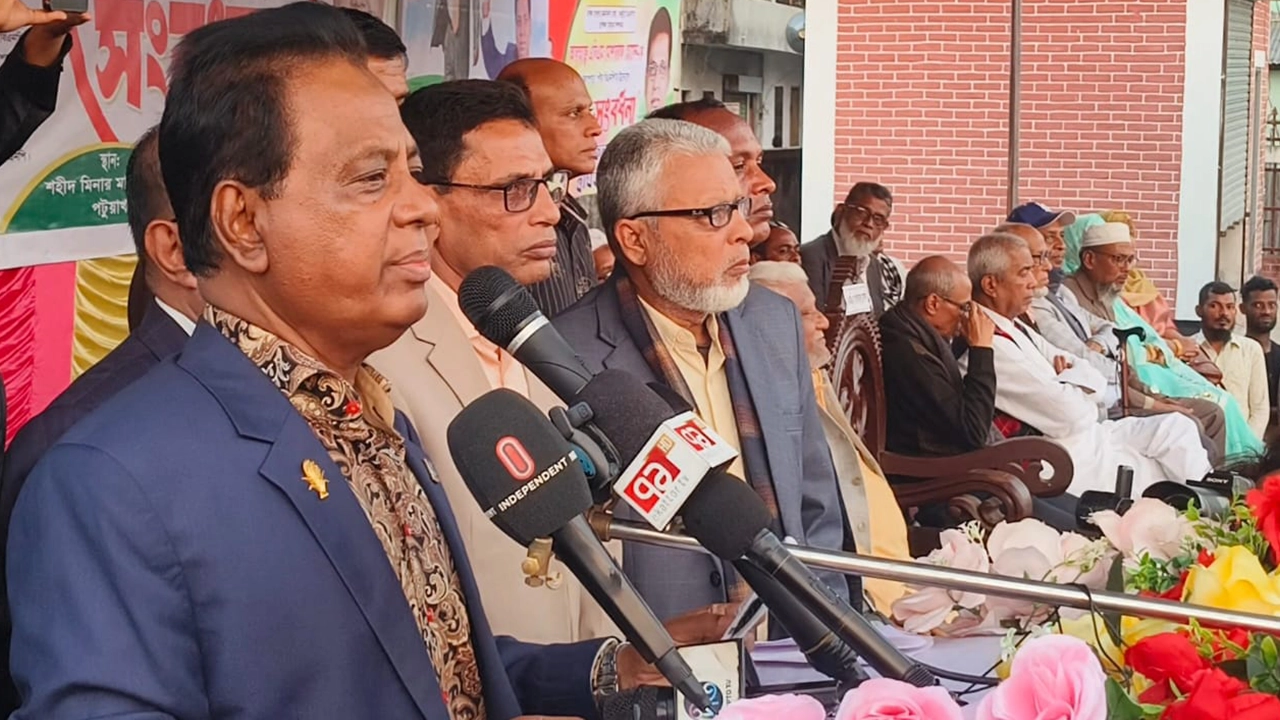 পটুয়াখালীতে পৌর বিএনপির গণসংবর্ধনা অনুষ্ঠানে বক্তব্য দেন এবিএম মোশাররফ হোসেন। ছবি : কালবেলা